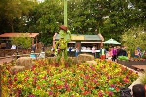 Woody-Topiary-Epcot-Flower-Garden-Festival